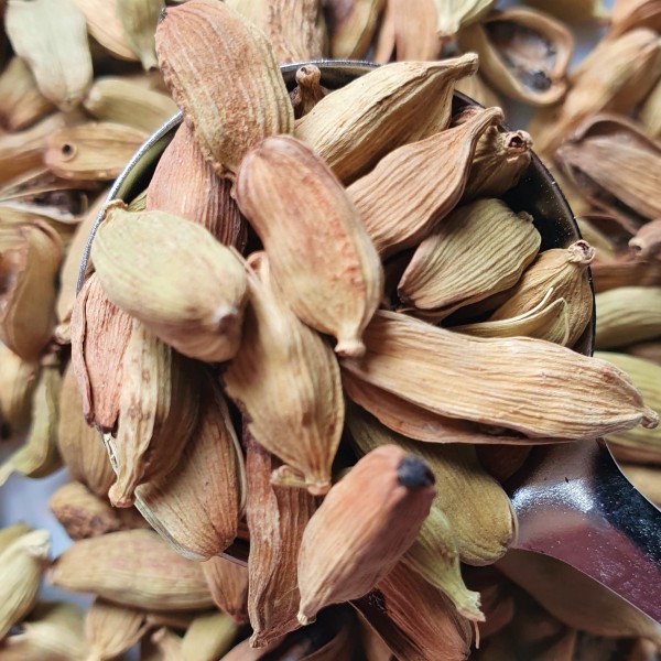 Ganzer Kardamom Rosmarinus 3 - Rosmarinus (koreni-krumlov.cz / platce DPH) 